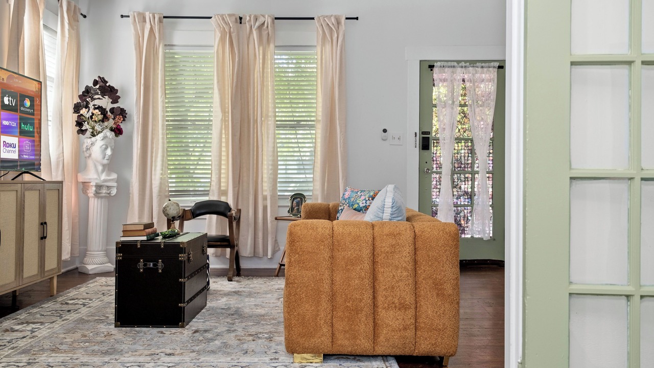 Photo of Livingroom in Midtown