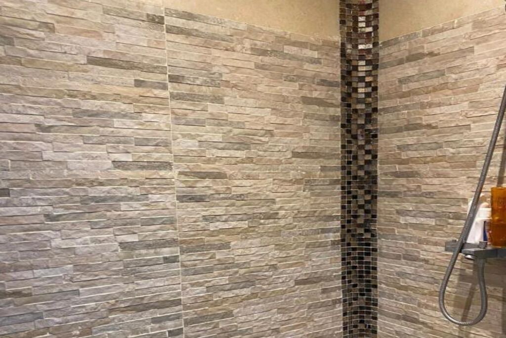 Photo of Bathroom in Saint-Lazare