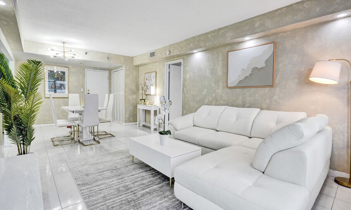 Photo of Livingroom in Mid Beach