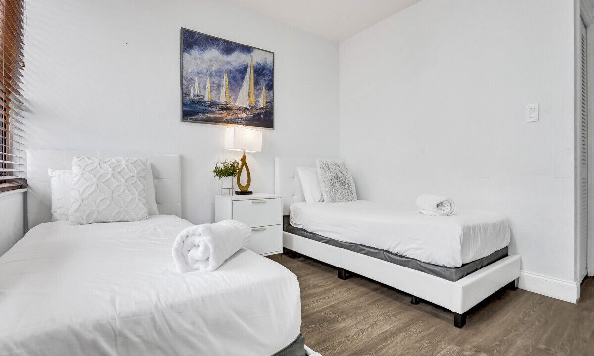 Photo of Bedroom in Mid Beach