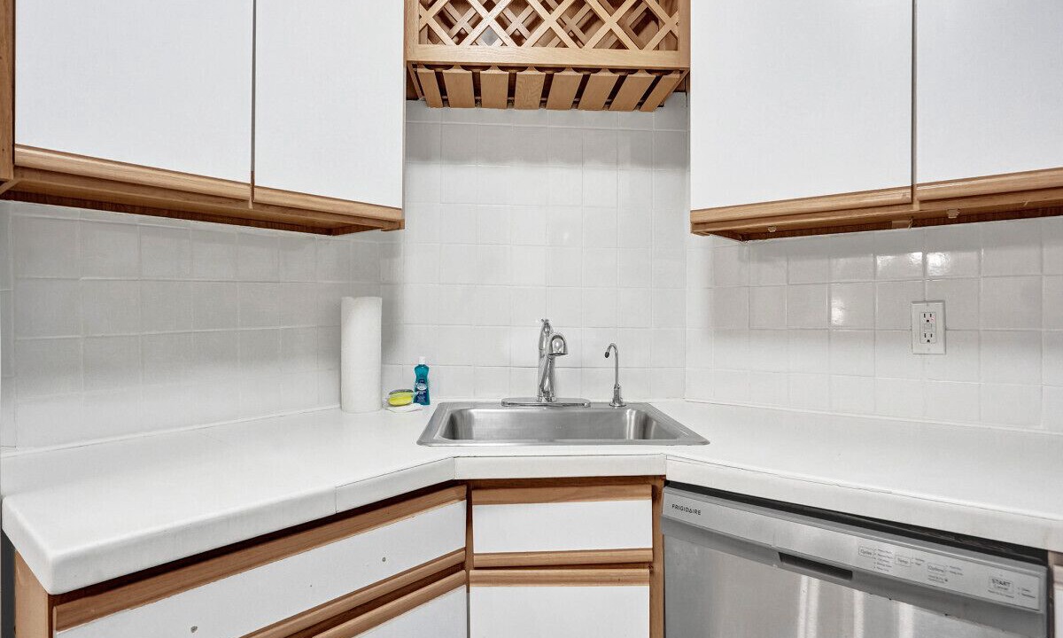 Photo of Kitchen in Mid Beach