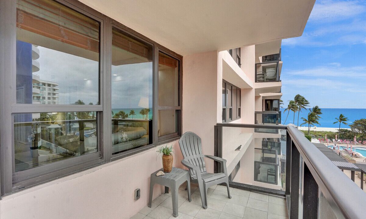 Photo of Outdoor in Mid Beach