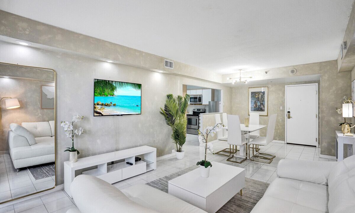 Photo of Livingroom in Mid Beach