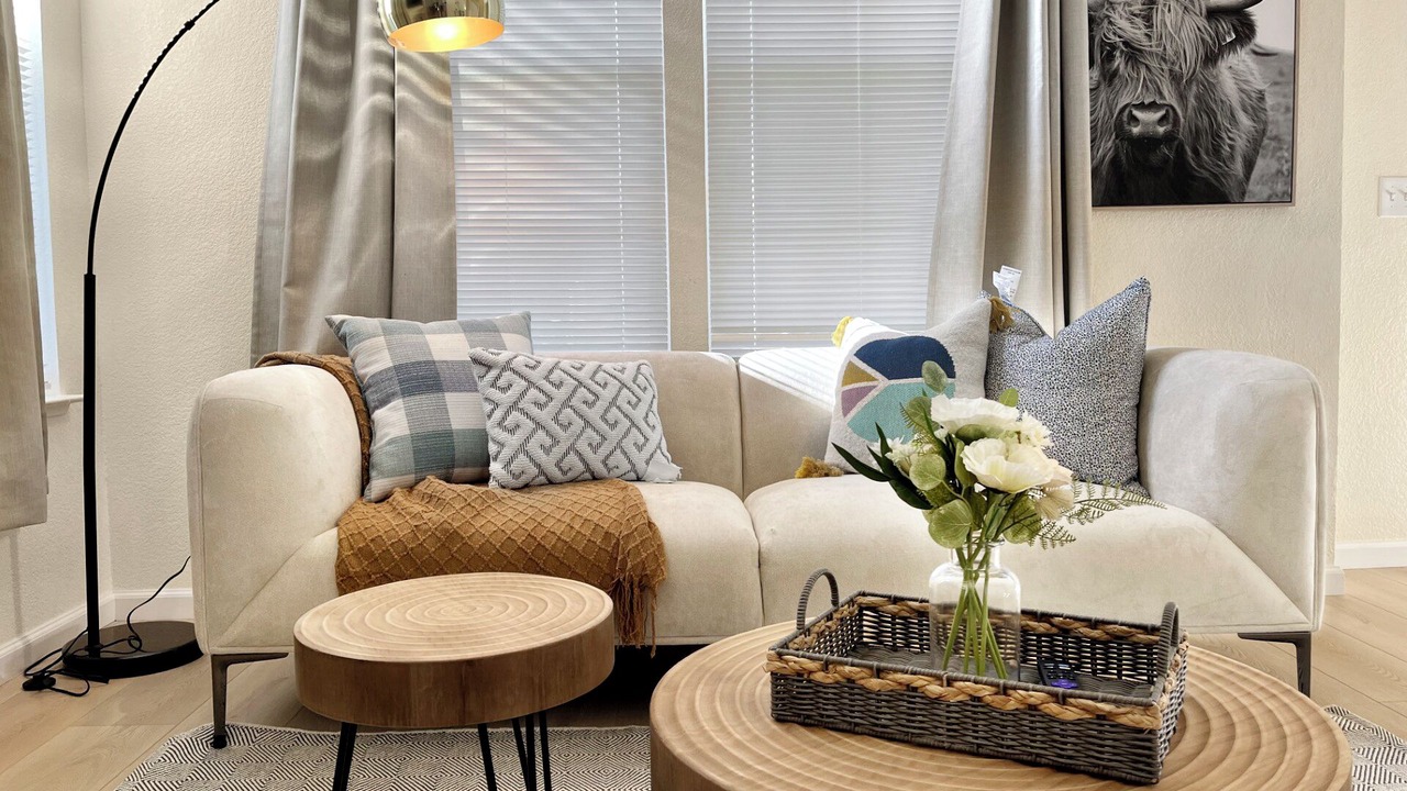 Photo of Livingroom in Southwestern Sacramento