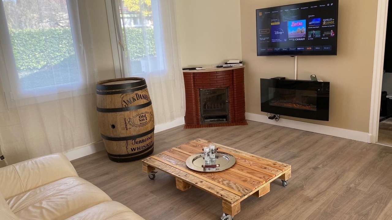 Photo of Livingroom in Saint-Etienne-de-Fougeres