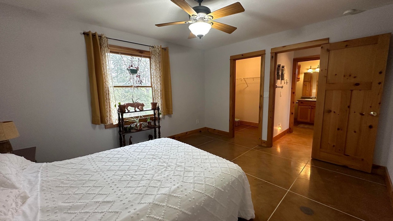 Photo of Bedroom in Decorah