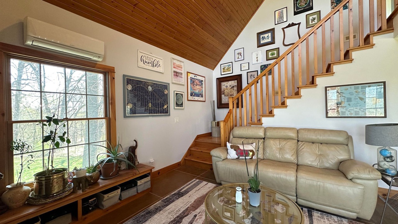 Photo of Livingroom in Decorah