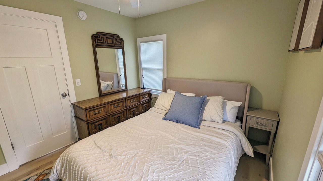 Photo of Bedroom in Flint