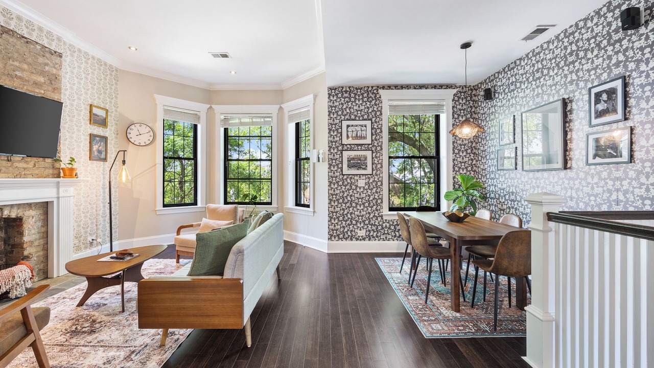 Photo of Livingroom in Wrigleyville