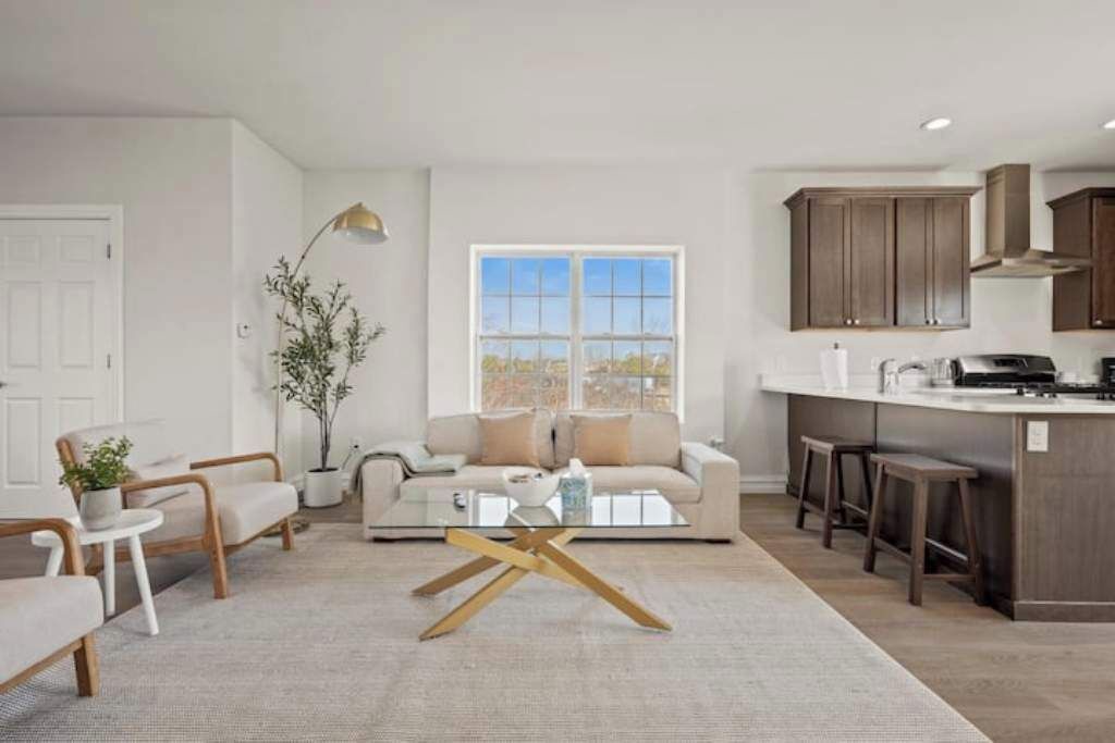 Photo of Livingroom in Bryant Pattengill West