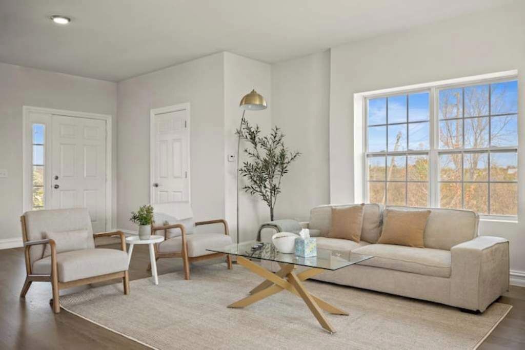 Photo of Livingroom in Bryant Pattengill West