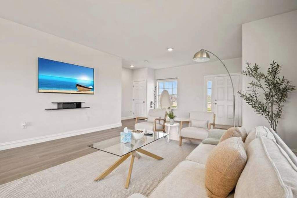 Photo of Livingroom in Bryant Pattengill West