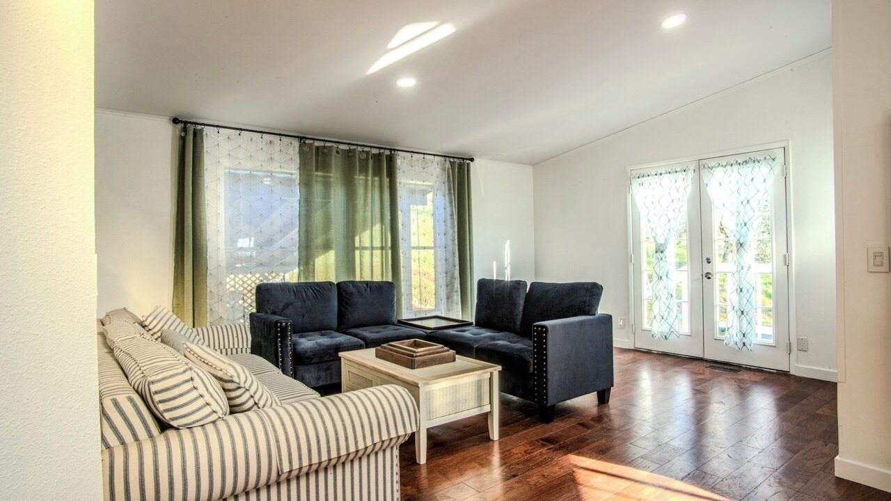 Photo of Livingroom in Murphy