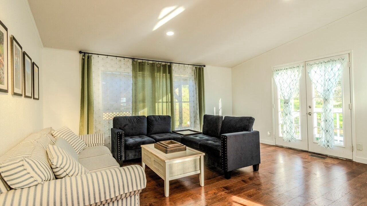 Photo of Livingroom in Murphy