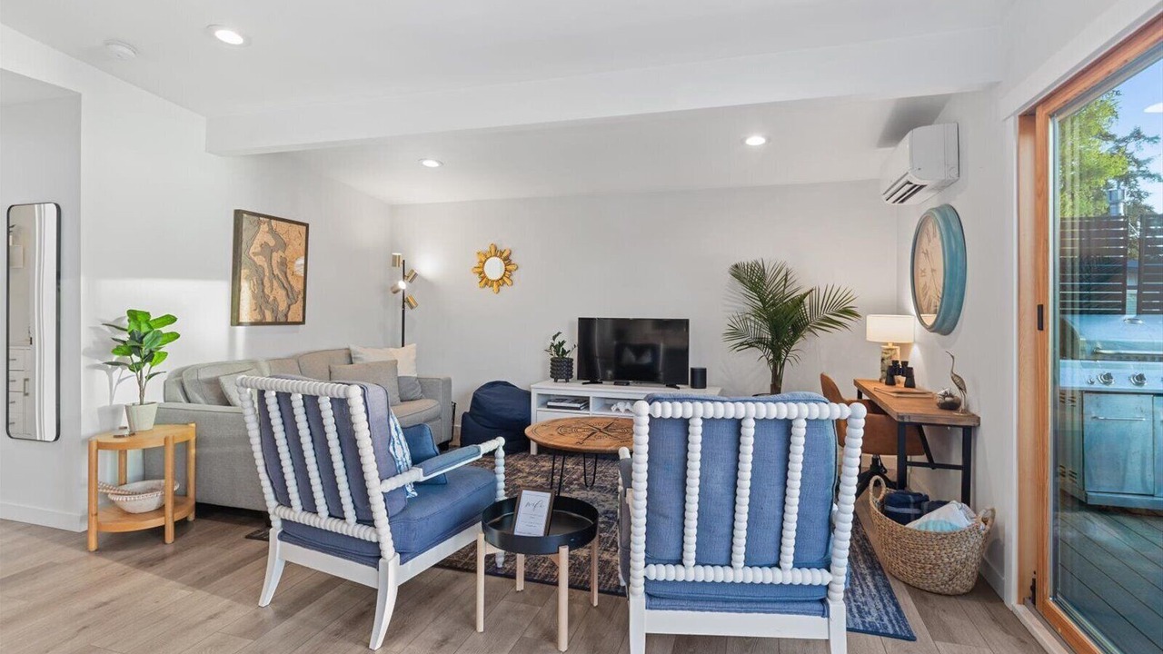 Photo of Livingroom in Warm Beach