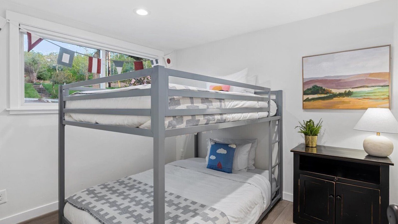 Photo of Bedroom in Warm Beach