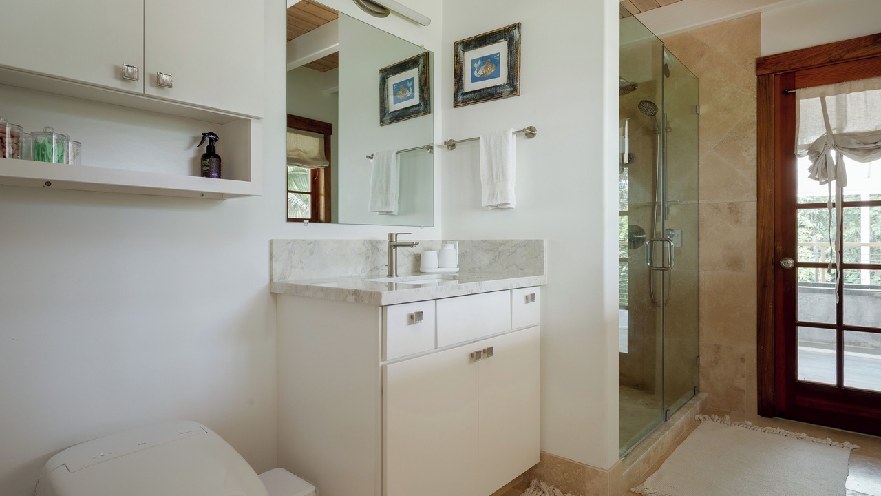 Photo of Bathroom in Makapala