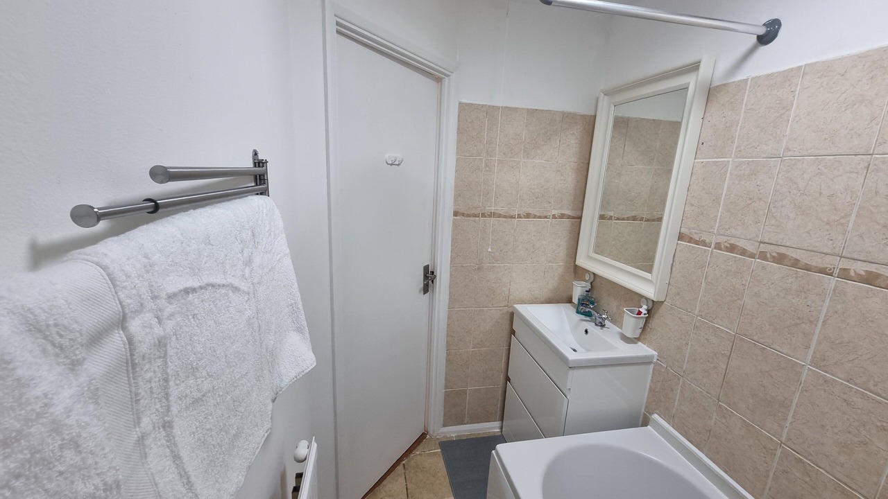 Photo of Others in Dudden Hill