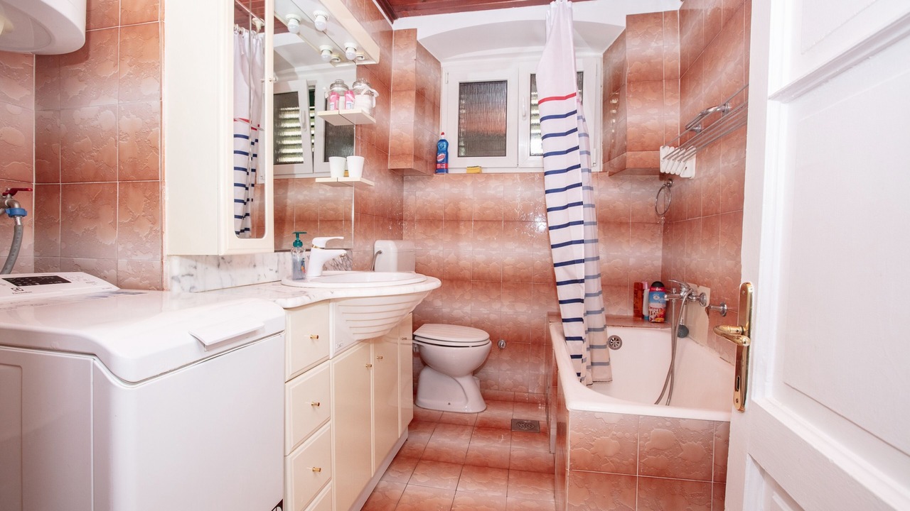Photo of Bathroom in Grad
