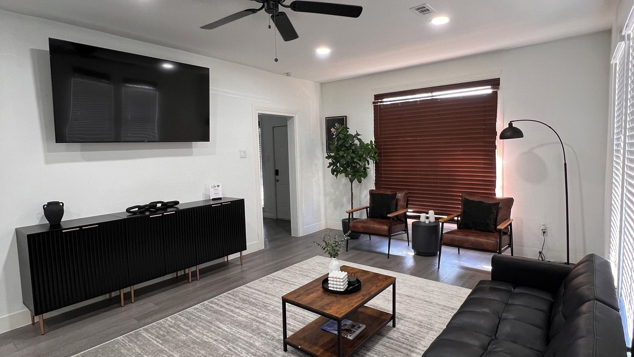 Photo of Livingroom in East Riverside