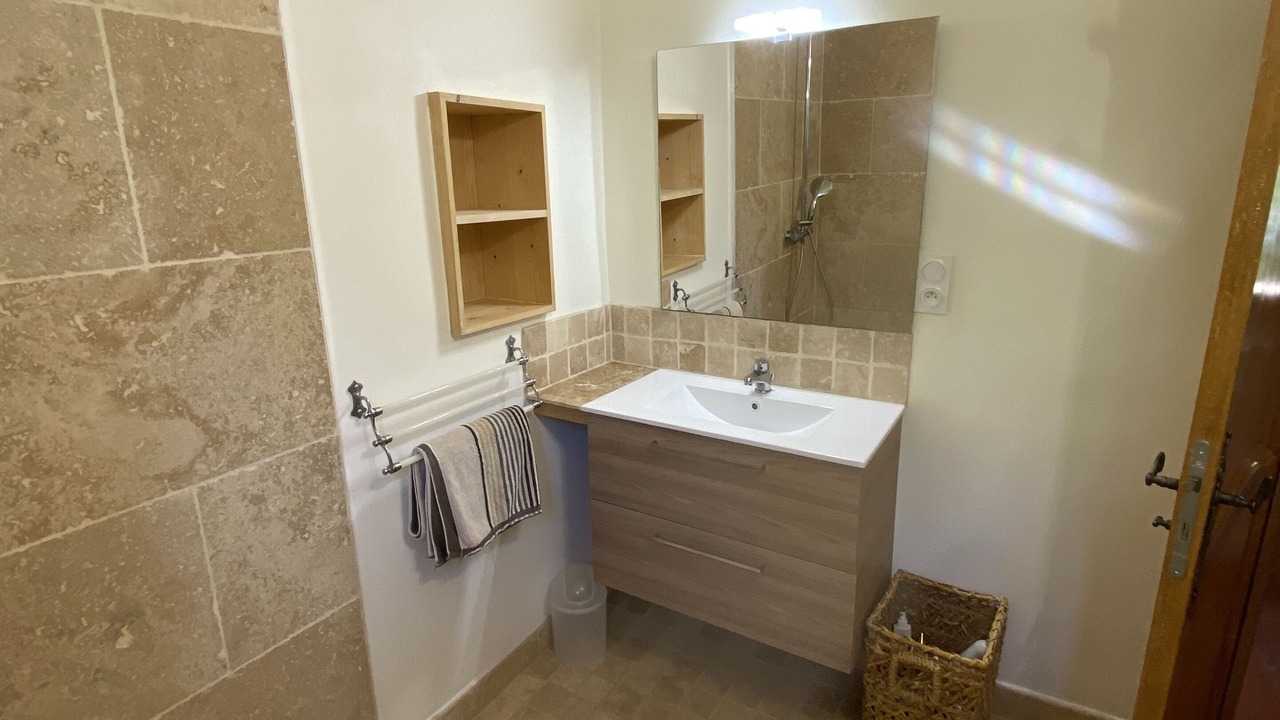 Photo of Bathroom in Collias