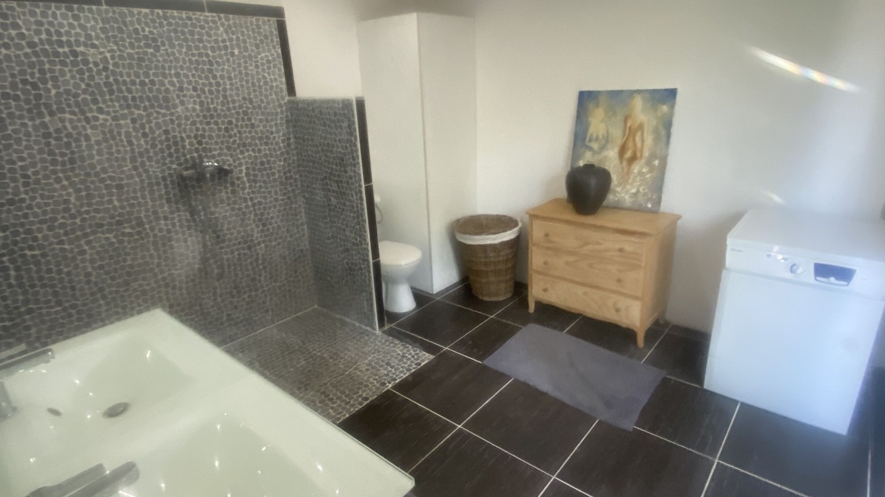 Photo of Bathroom in Collias