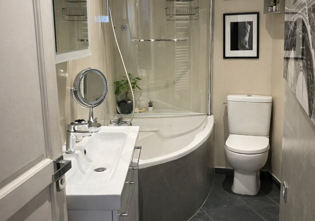 Photo of Bathroom in Arts-et-Metiers