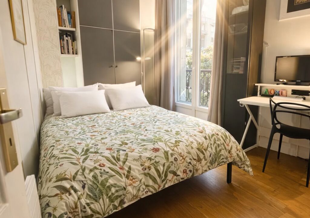 Photo of Bedroom in Arts-et-Metiers