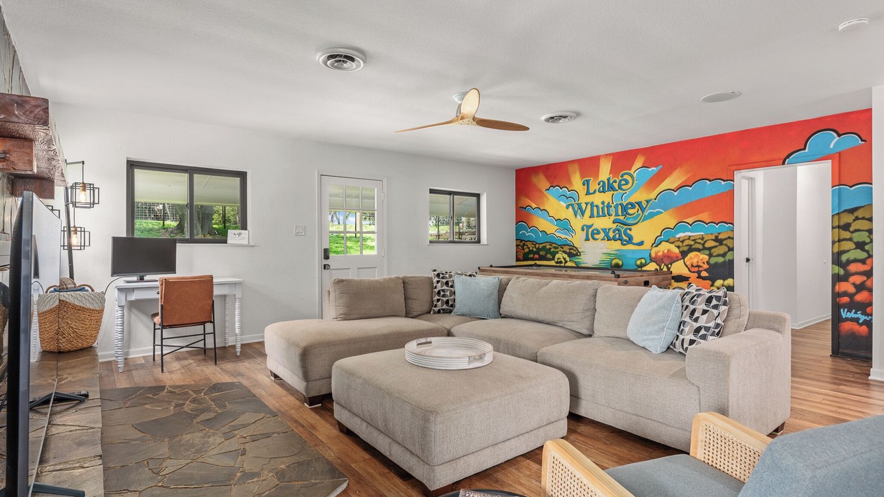 Photo of Livingroom in Whitney