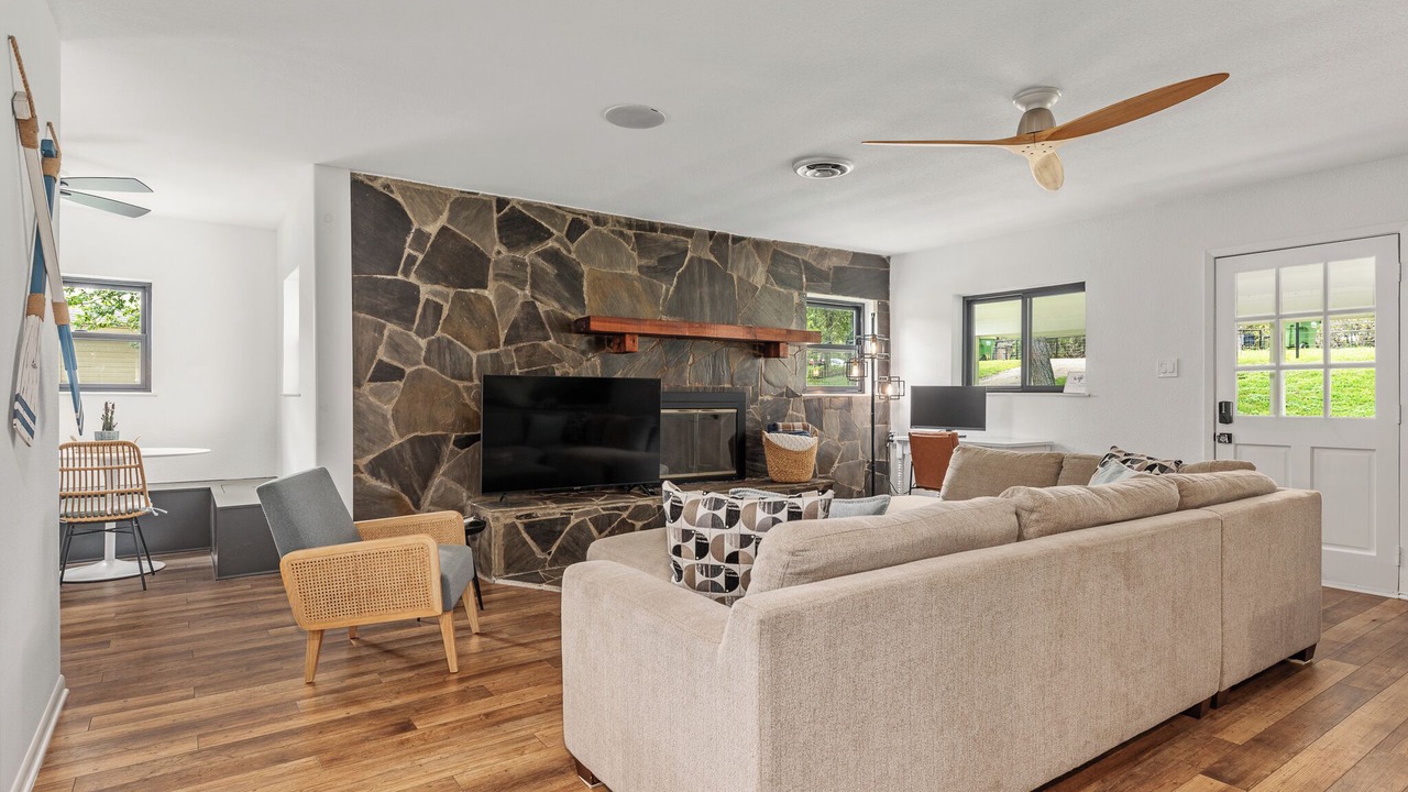 Photo of Livingroom in Whitney