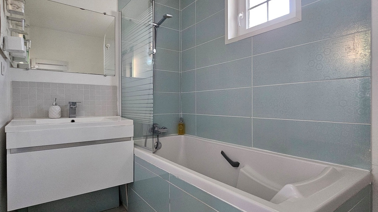 Photo of Bathroom in Saint-Martin-le-Beau