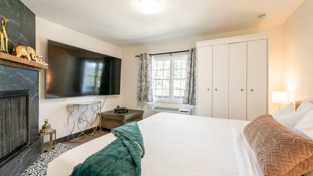 Photo of Bedroom in Green Mountain Falls