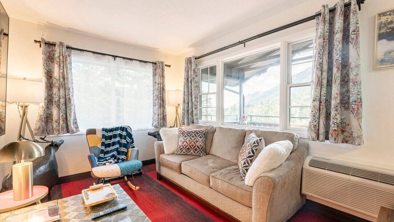 Photo of Livingroom in Green Mountain Falls