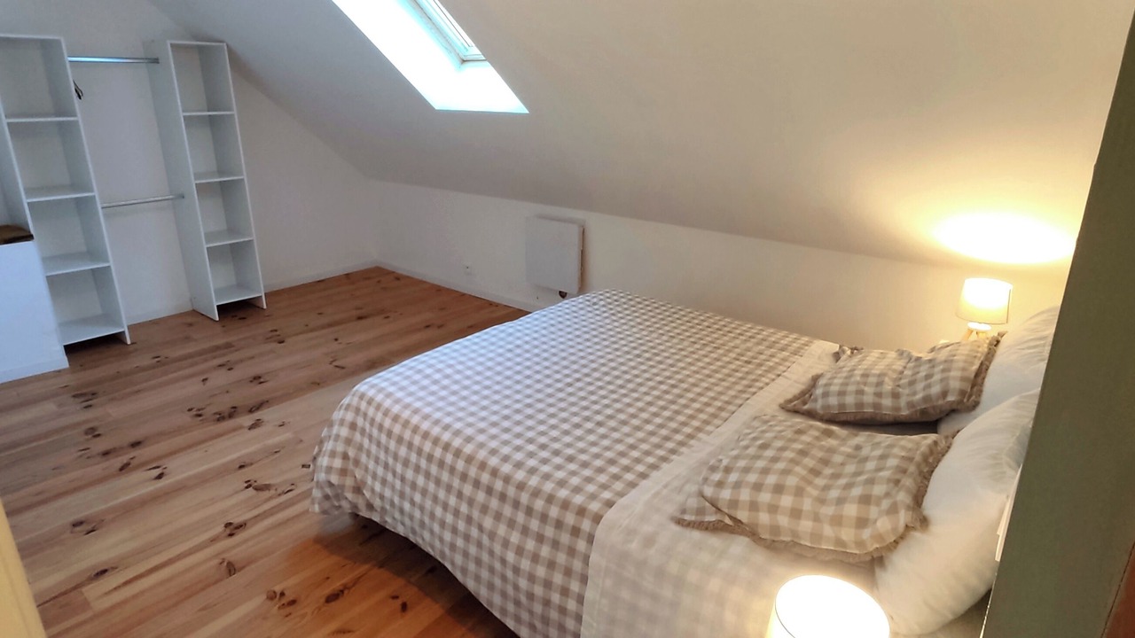 Photo of Bedroom in Campan
