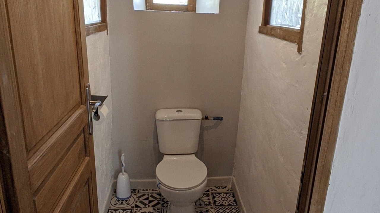 Photo of Bathroom in Campan