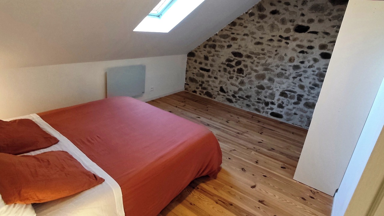 Photo of Bedroom in Campan