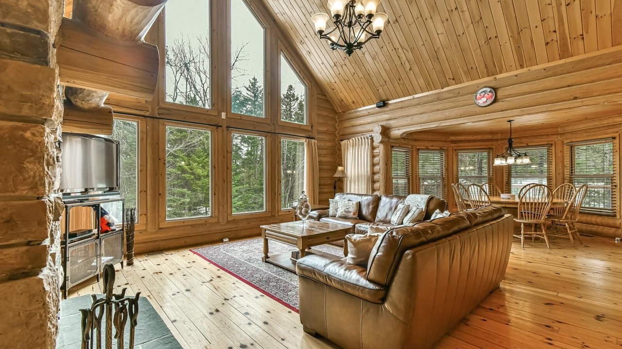Photo of Livingroom in Fiddler Lake Resort
