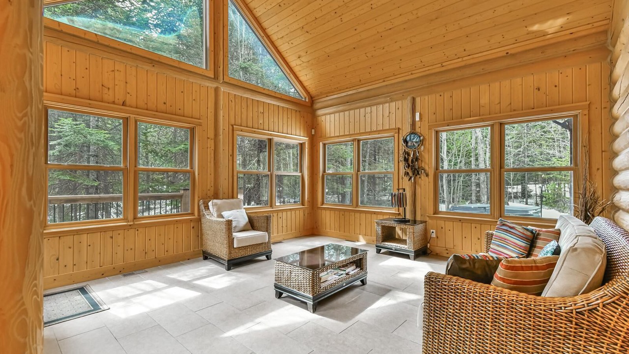 Photo of Livingroom in Fiddler Lake Resort