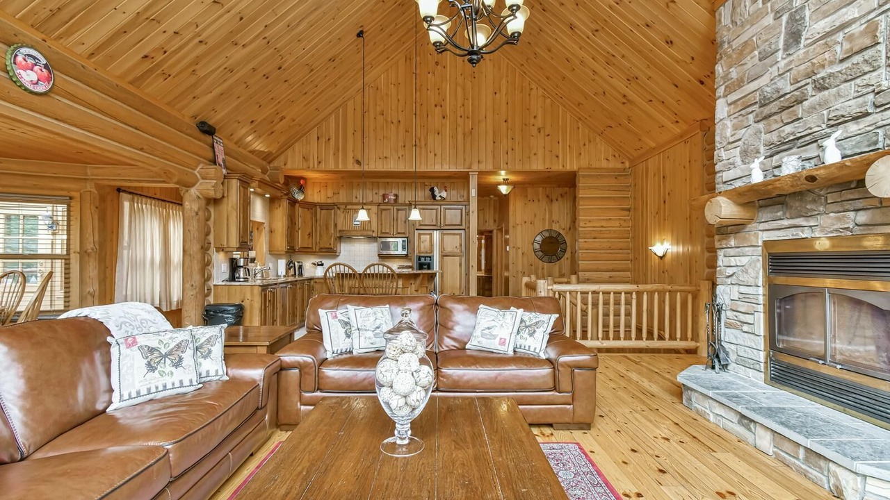Photo of Livingroom in Fiddler Lake Resort