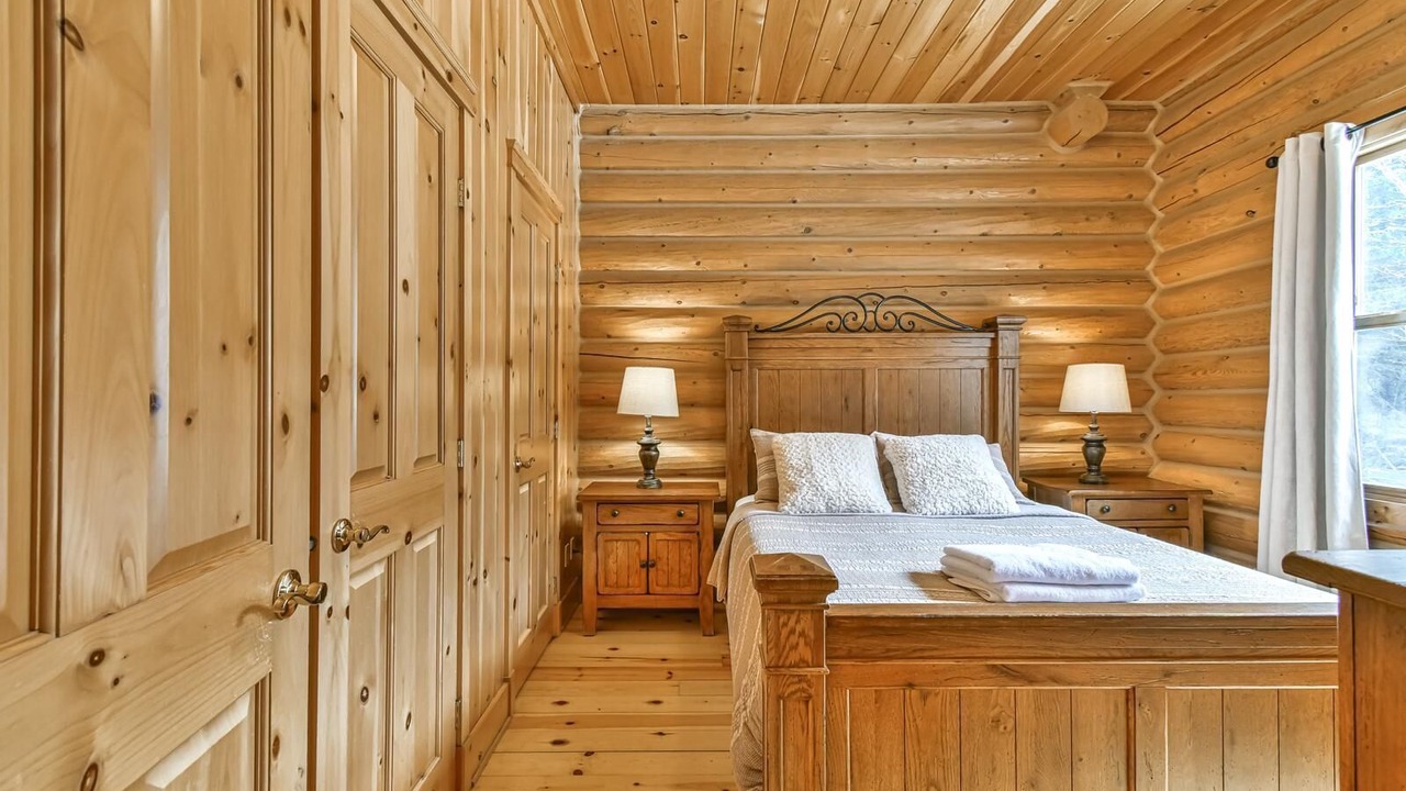 Photo of Bedroom in Fiddler Lake Resort