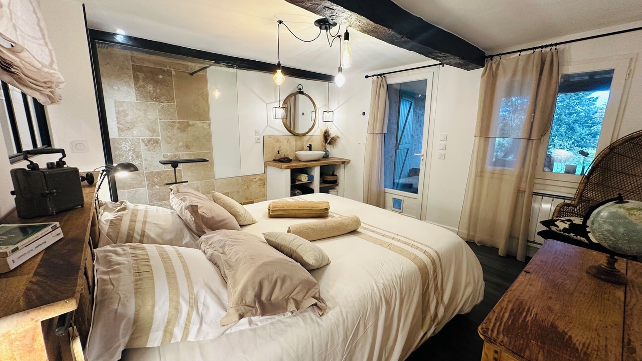 Photo of Bedroom in Caraman