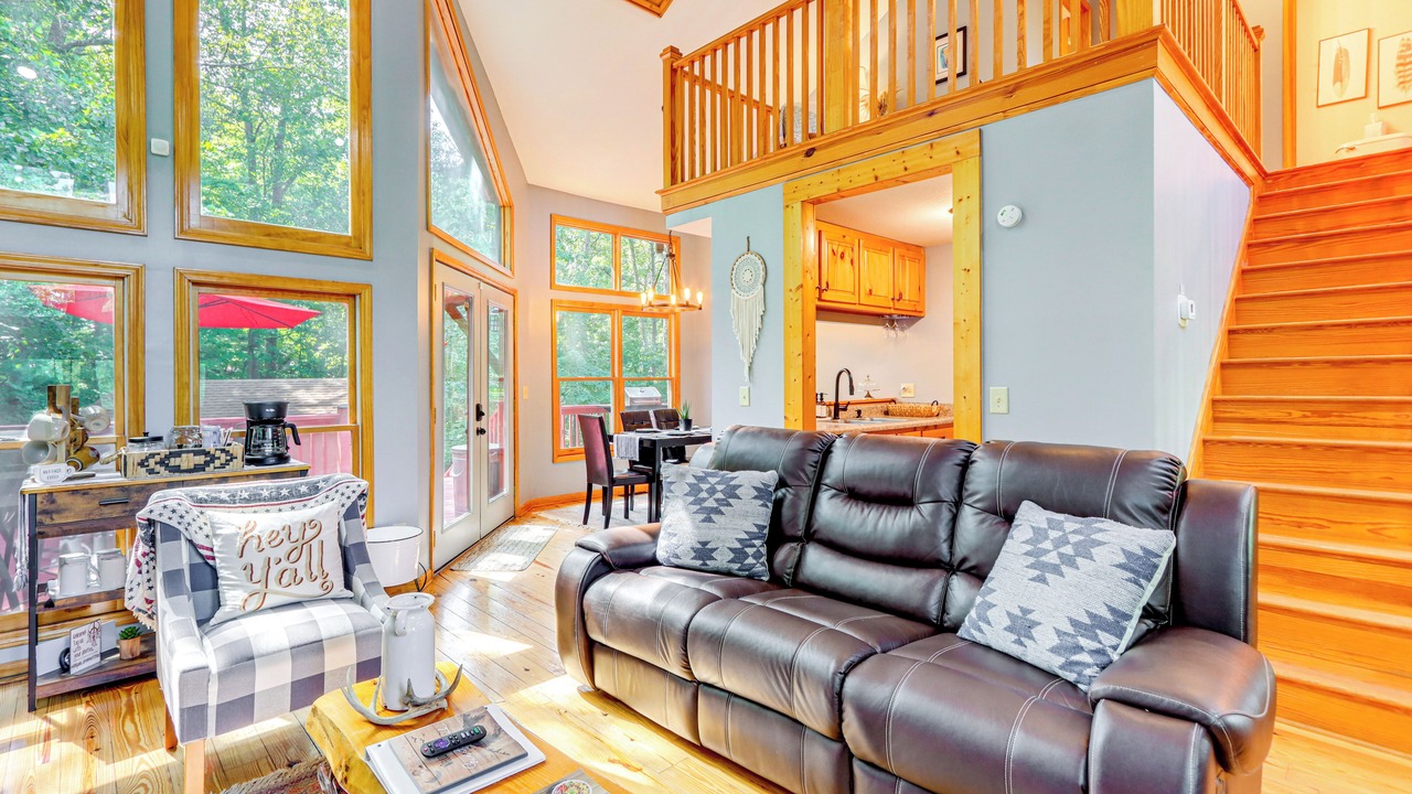 Photo of Livingroom in Talking Rock