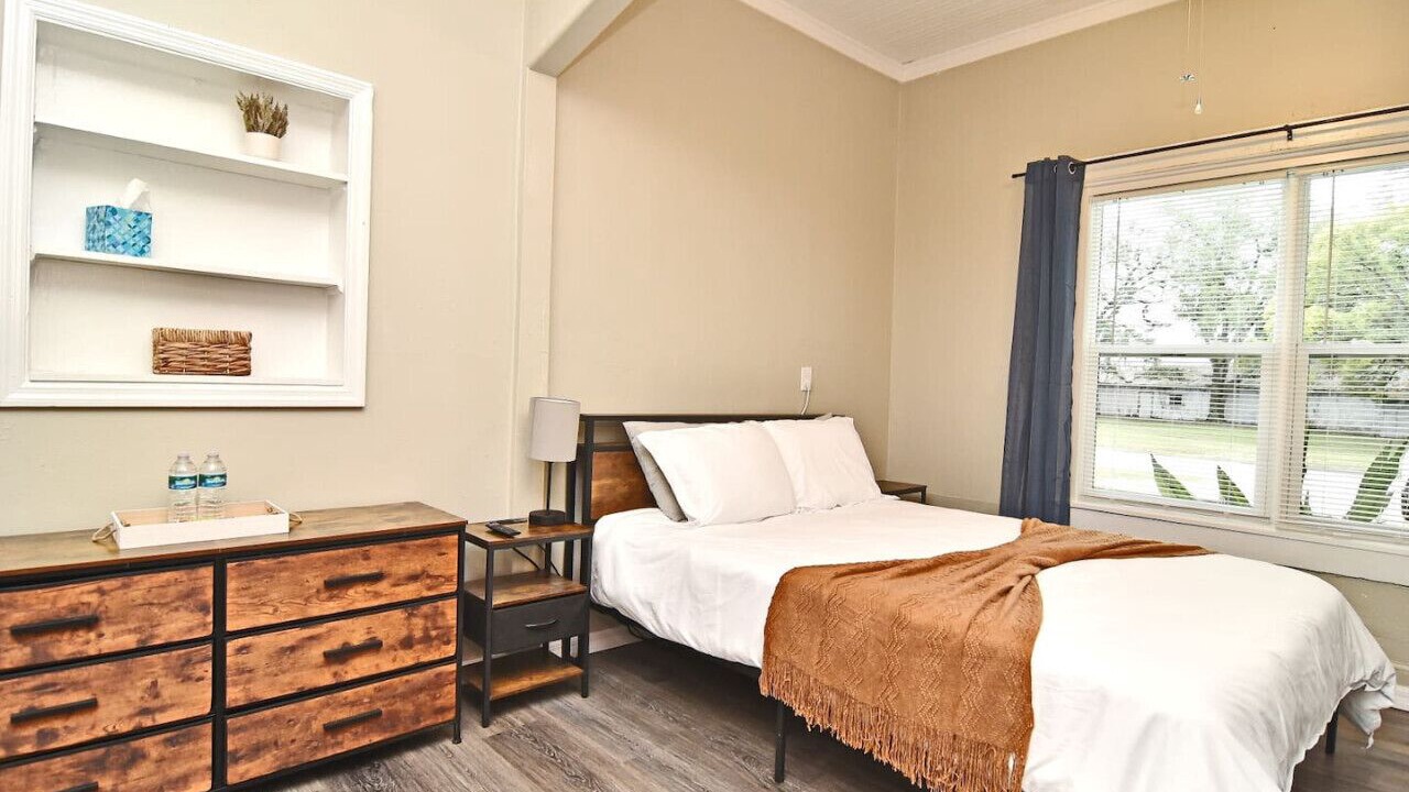Photo of Bedroom in Winter Garden