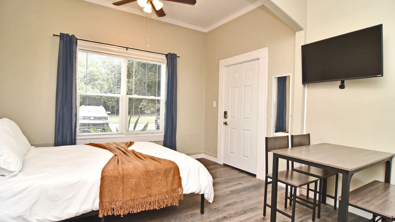 Photo of Bedroom in Winter Garden