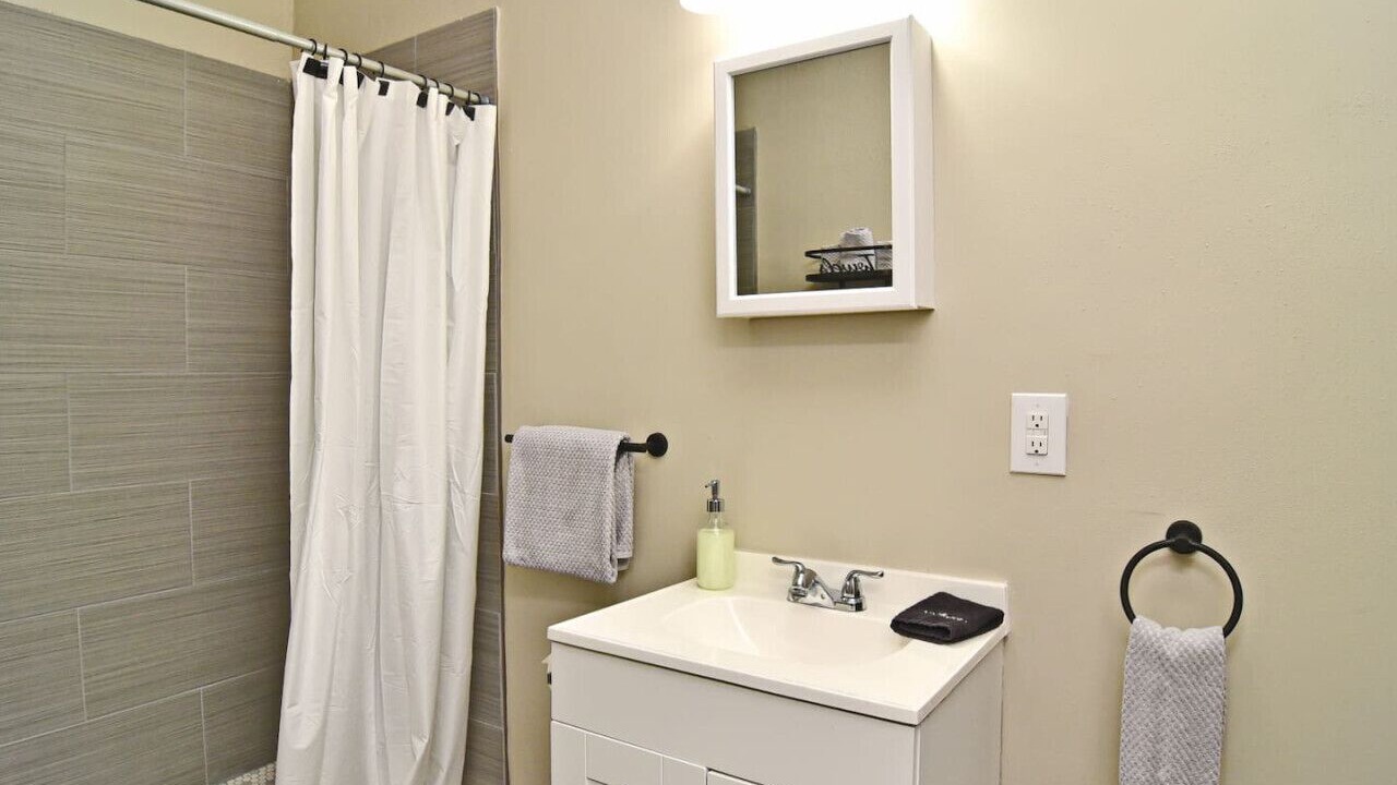 Photo of Bathroom in Winter Garden