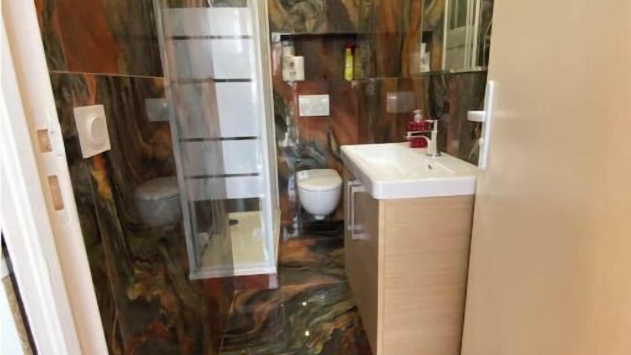 Photo of Bathroom in Louvres