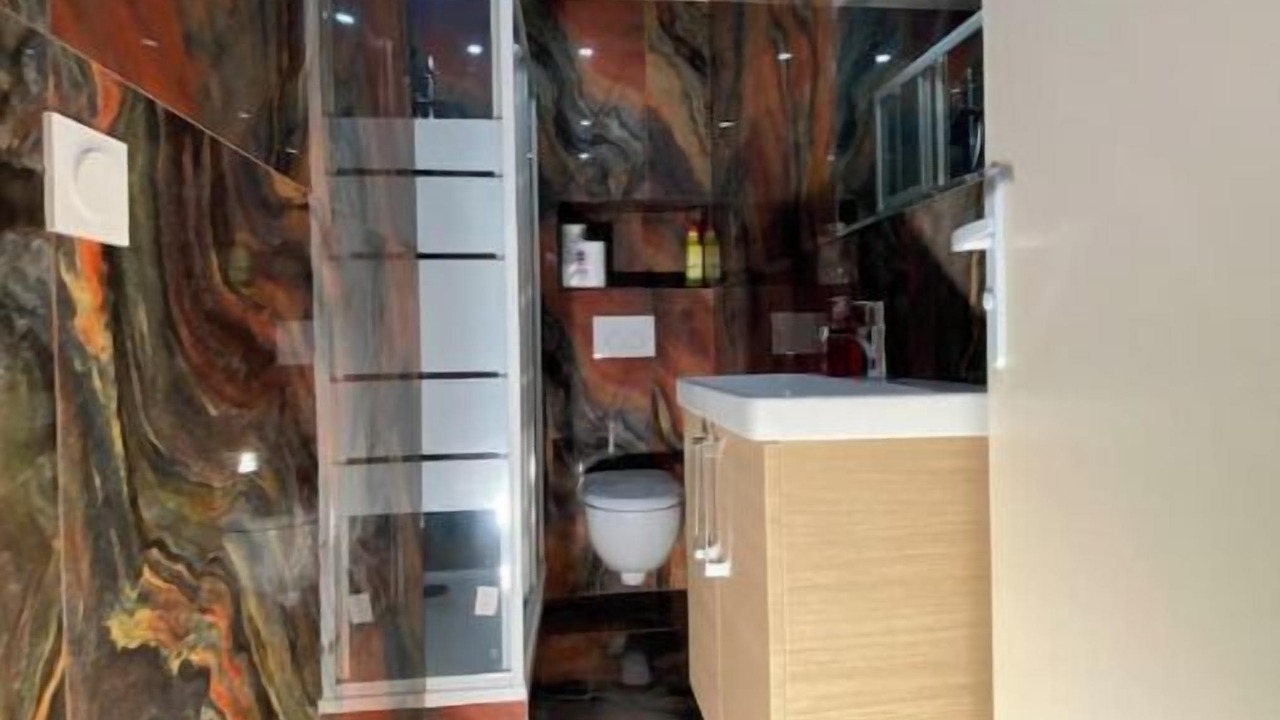 Photo of Bathroom in Louvres
