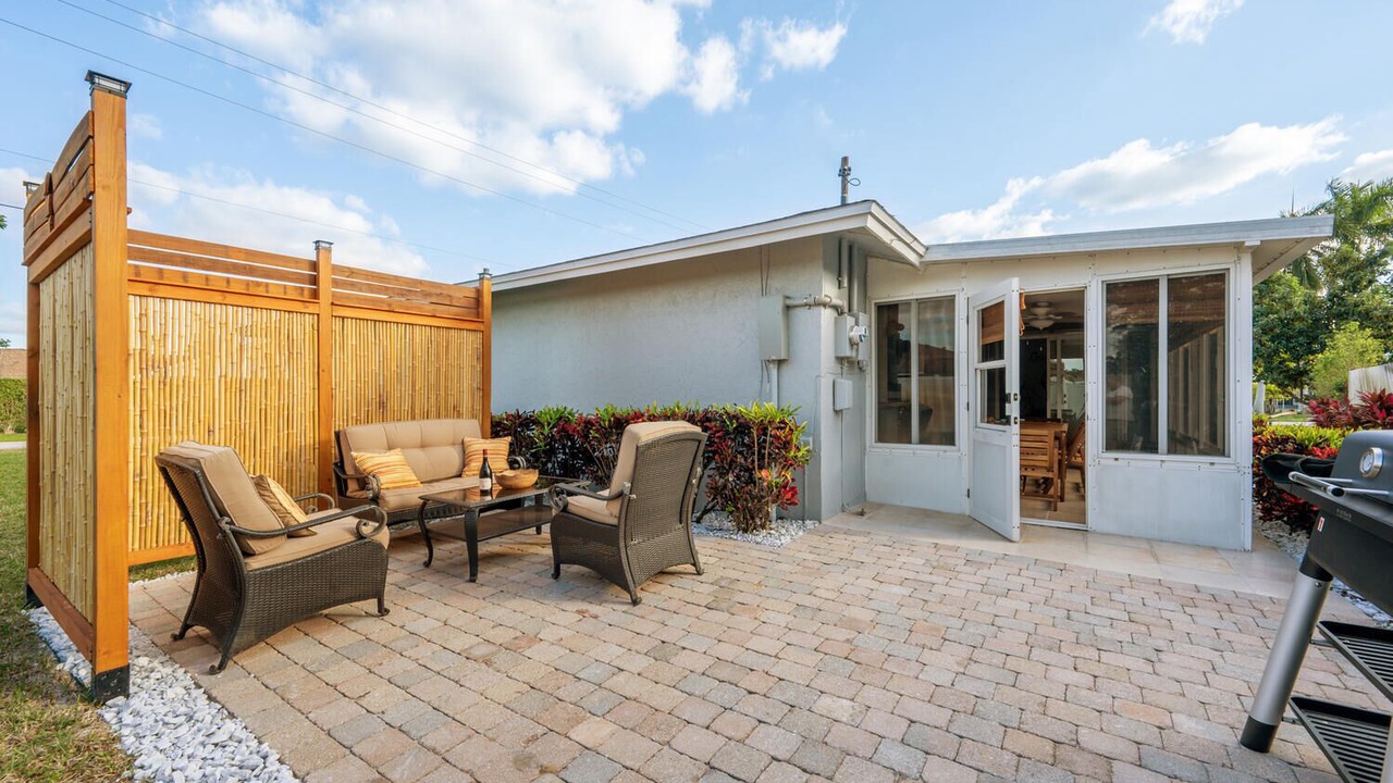 Photo of Patio Balcony in Willoughby Acres