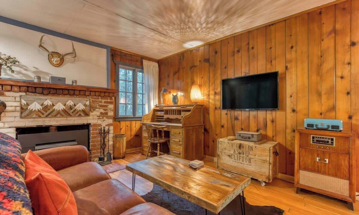 Photo of Livingroom in Mount Hood Village