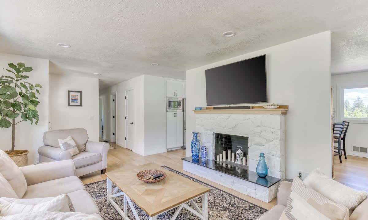 Photo of Livingroom in Rock Creek